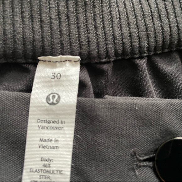 Lululemon Light Utilitech Cargo Pocket High-Rise Crop -Graphite Grey - Picture 4 of 4